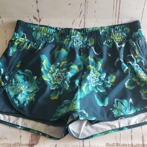 Avia floral woman running training shorts L